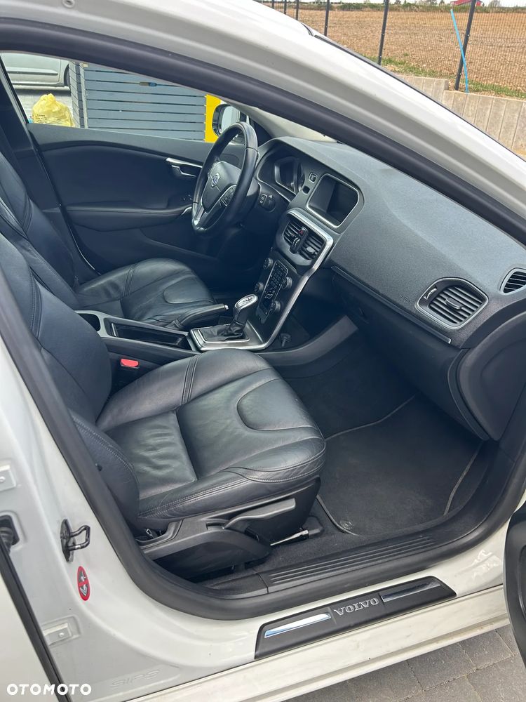 Volvo V40 D3 Geartronic Momentum - 8