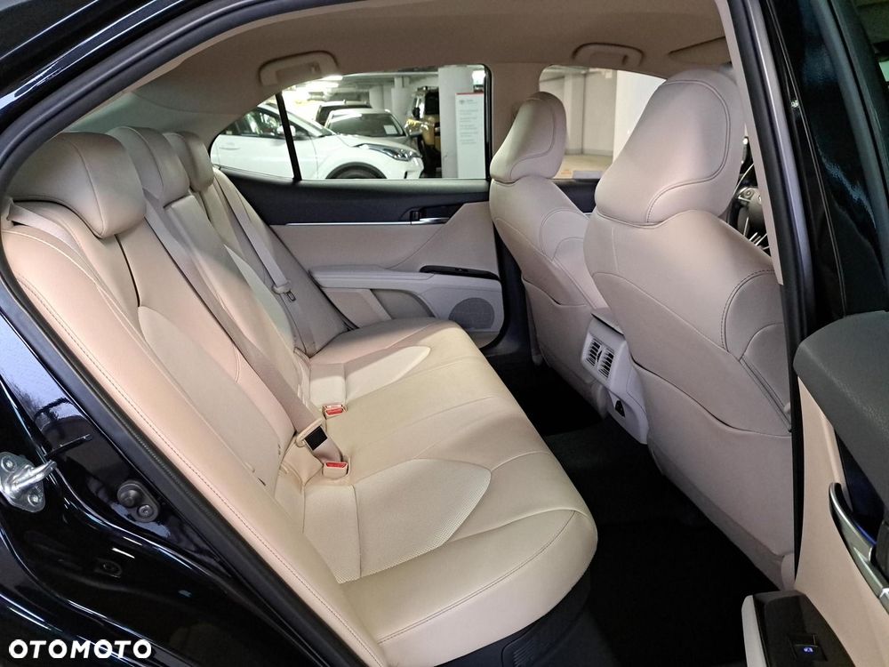 Toyota Camry 2.5 Hybrid Executive CVT - 14