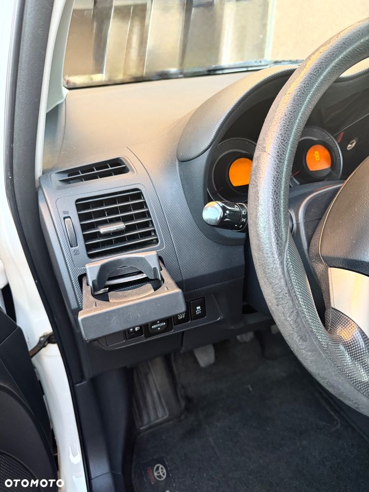 Toyota Auris 1.33 Dual-VVT-i - 8