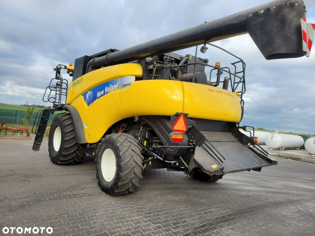New Holland - 9