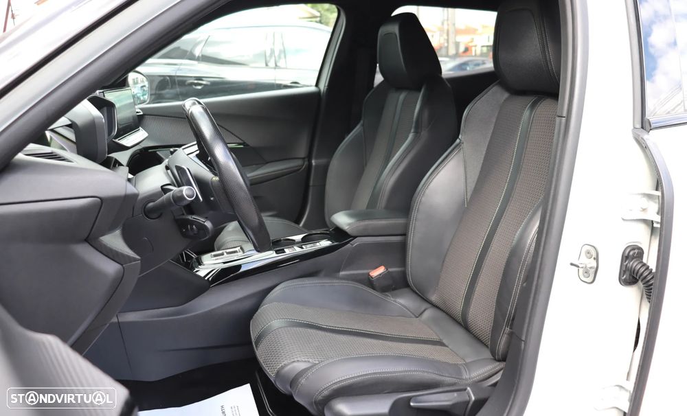 Peugeot 2008 1.2 PureTech GT EAT8 - 14