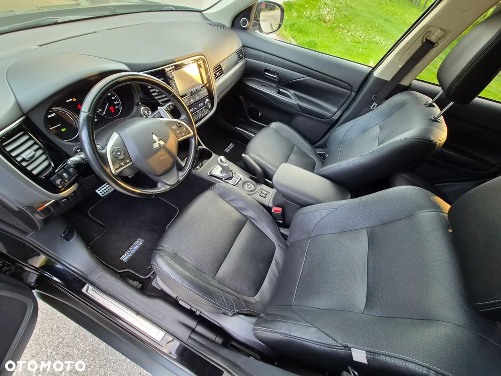 Mitsubishi Outlander - 22