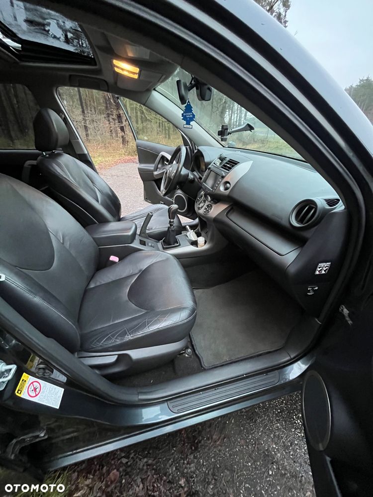 Toyota RAV4 - 9