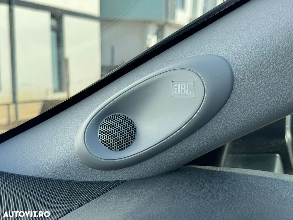 Toyota Camry Luxury - 30