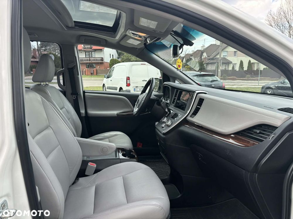 Toyota Sienna 3.5 XLE AWD - 19