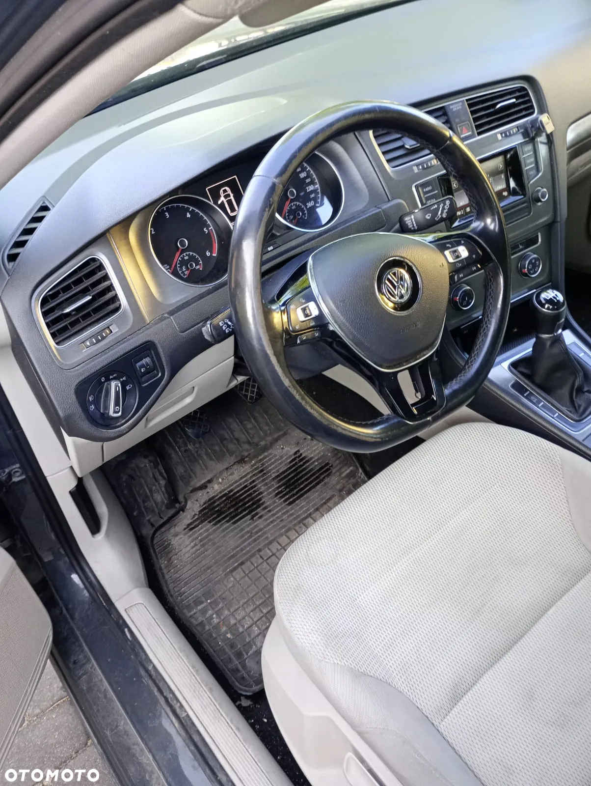 Volkswagen Golf VI 1.6 TDI Comfortline - 6