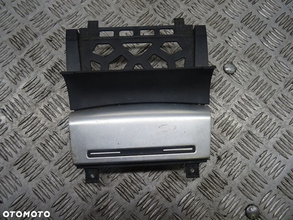 AUDI A3 8P 03-07 2.0 TDI POPIELNICZKA 8P0857951