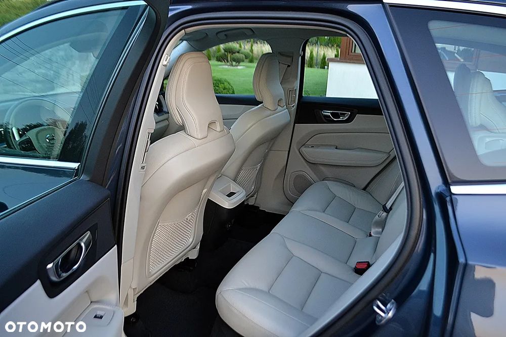 Volvo XC 60 B4 D Momentum - 14