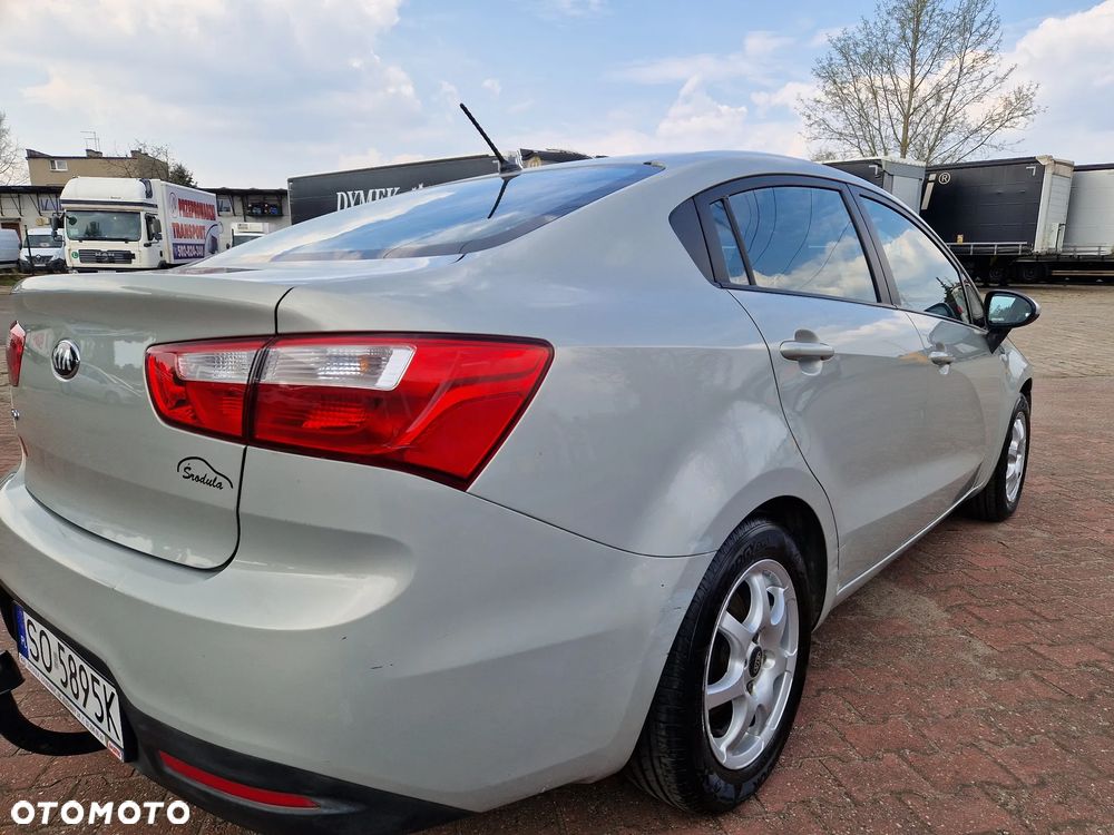 Kia Rio 1.2 L - 11