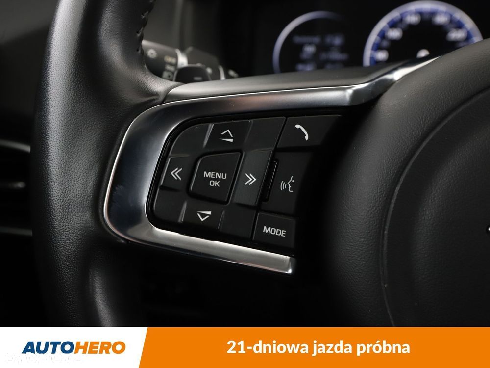 Jaguar XE 2.0 D Prestige - 29
