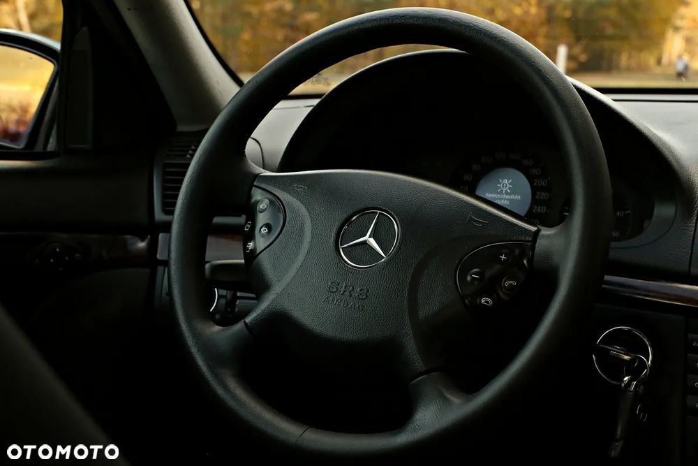 Mercedes-Benz Klasa E 220 T CDI Automatik Avantgarde - 33