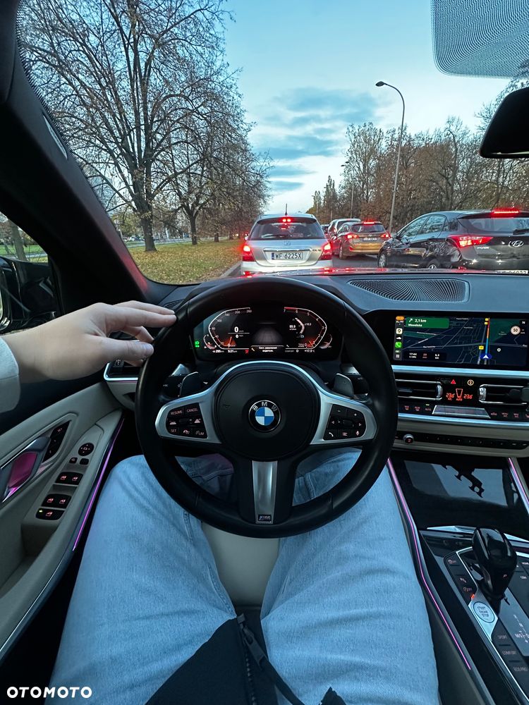 BMW Seria 3 330i M Sport - 9