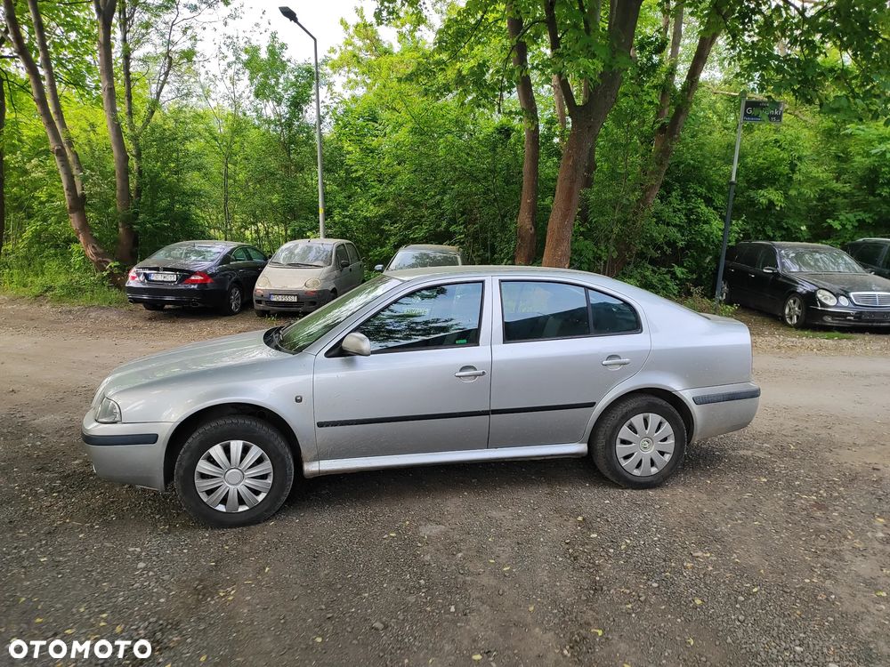 Skoda Octavia 1.6 Tour Classic - 2