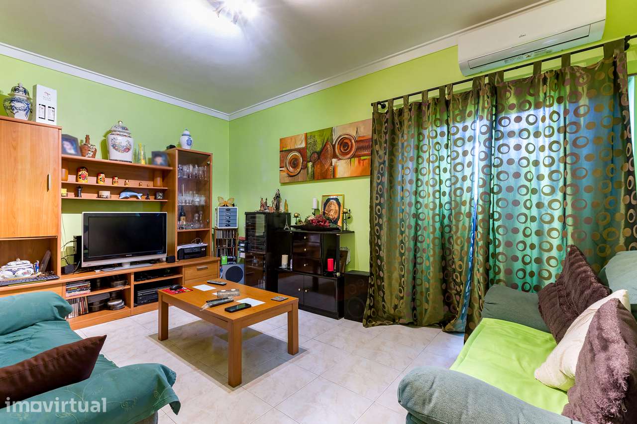 Apartamento T2, Amora - Grande imagem: 2/15