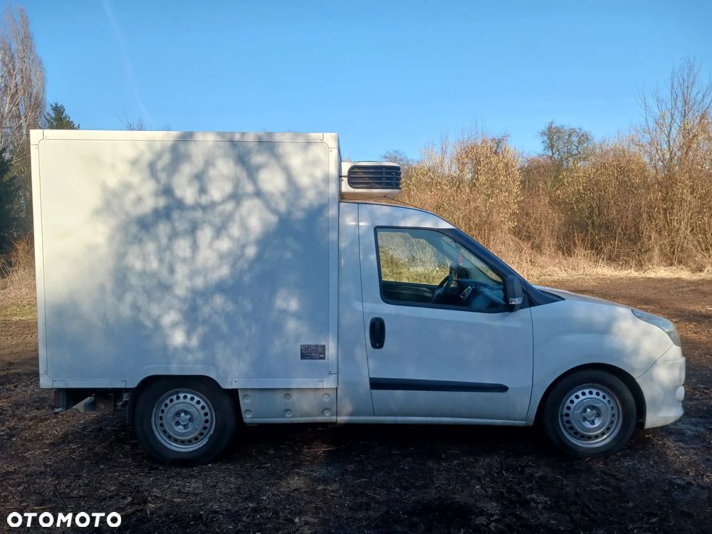Fiat Doblo 1.3 TDI 90KM 2014r Izoterma Chłodnia Mroźnia Agregat Carrier Xarios 200 230v Zasilanie zew - 17