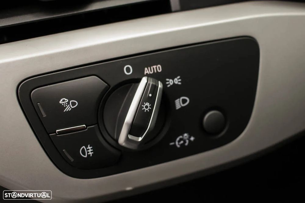 Audi A4 Avant 30 TDI S tronic - 12