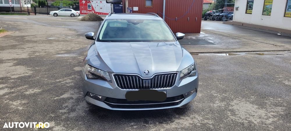 Skoda Superb Combi 2.0 TDI DSG Ambition - 9