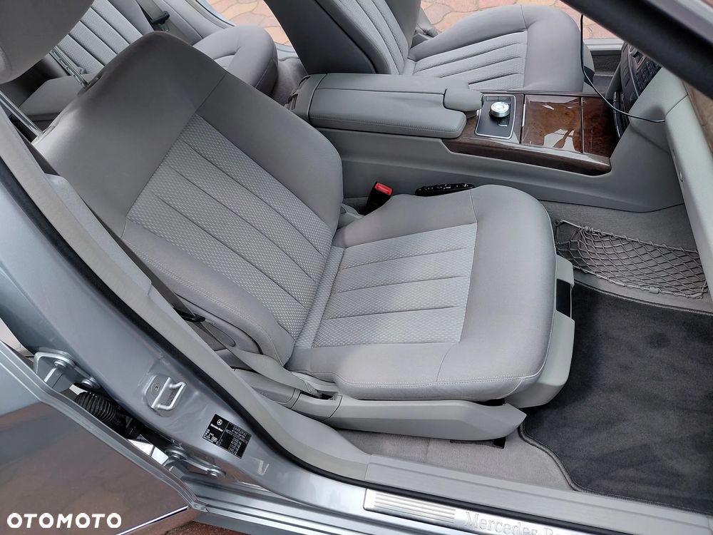 Mercedes-Benz Klasa E 300 CDI DPF BlueEFFICIENCY 7G-TRONIC Elegance - 19