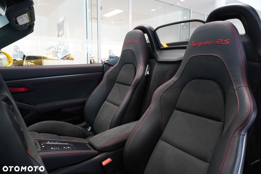 Porsche 718 Spyder - 33