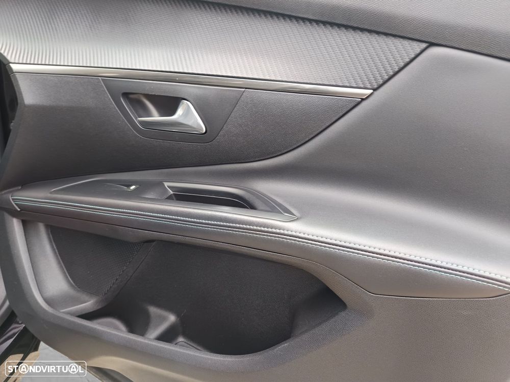 Peugeot 5008 1.5 BlueHDi Allure Pack EAT8 - 26