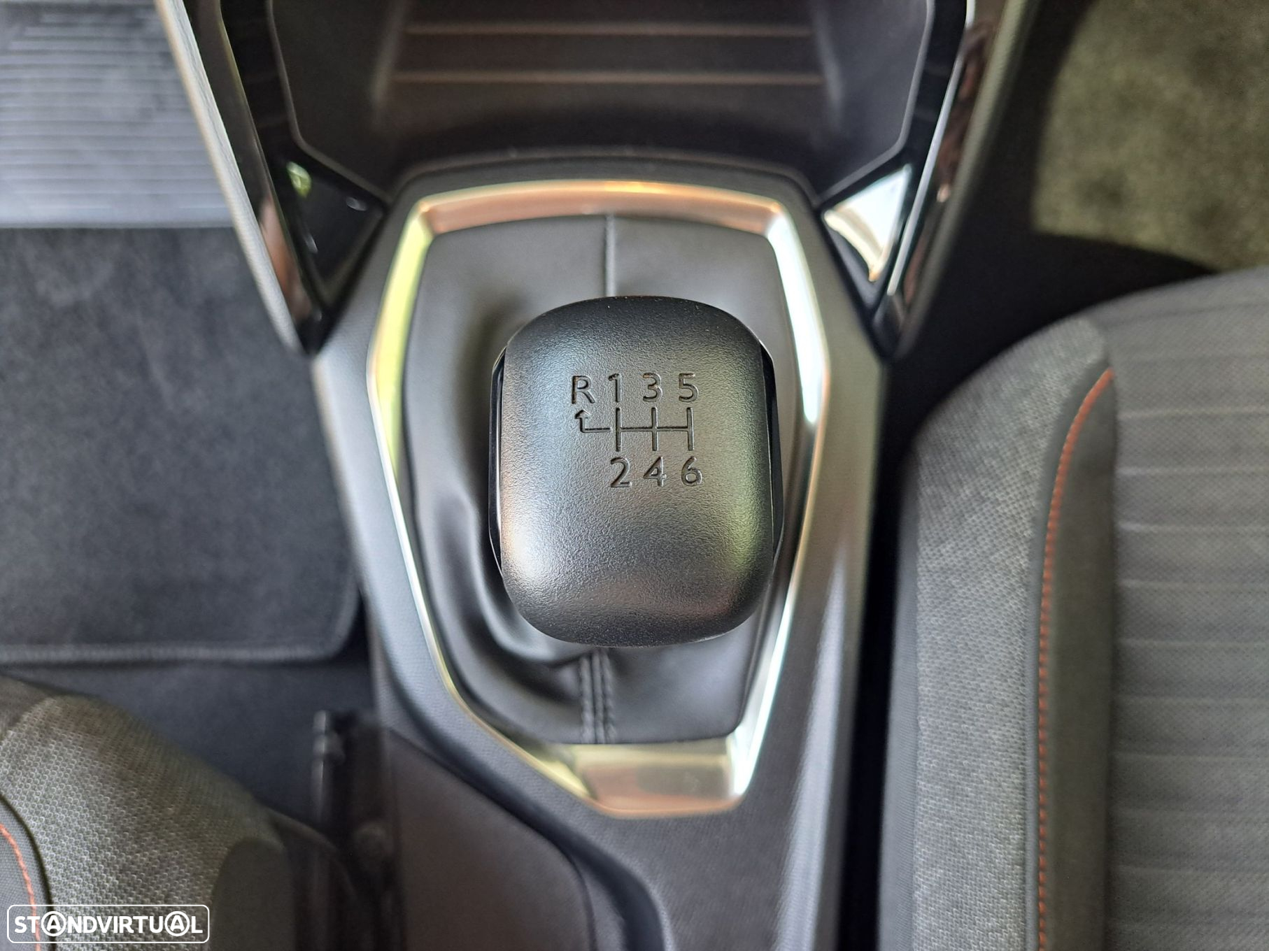Peugeot 208 - 18