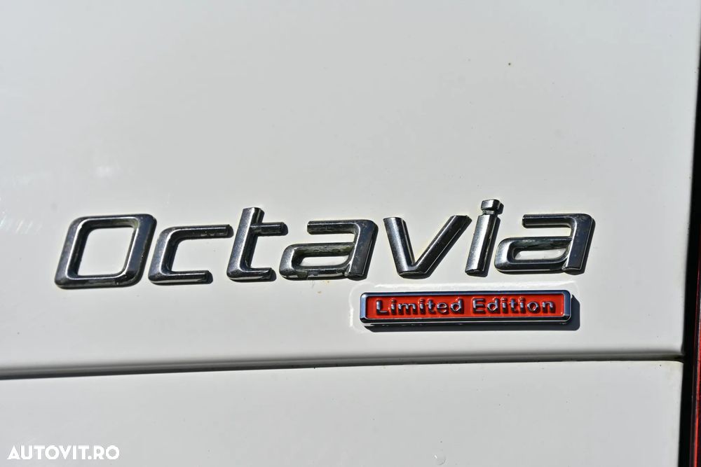 Skoda Octavia 2.0 TDI CR DPF RS - 35