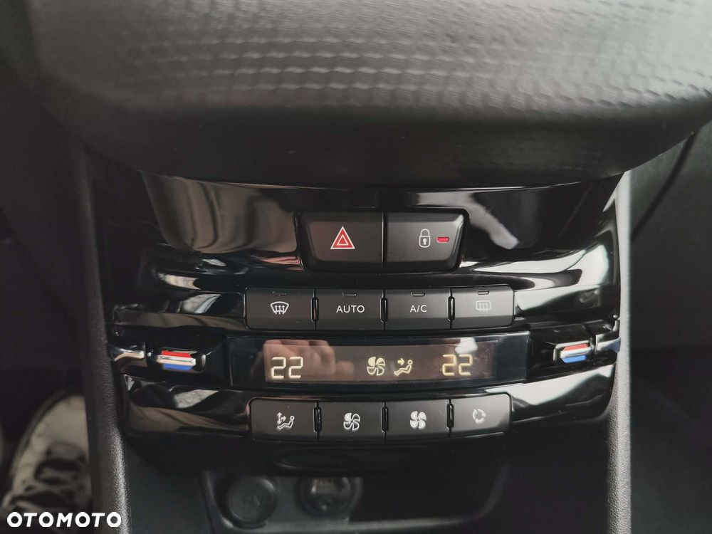 Peugeot 2008 1.2 Pure Tech Allure S&S - 30