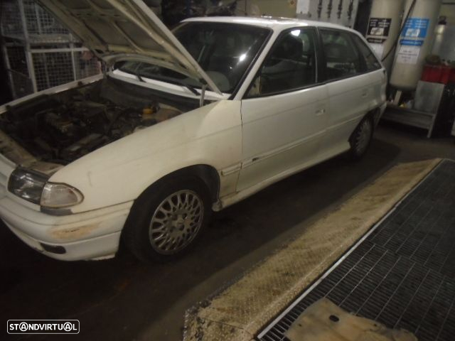 Carro MOT: C14SE CXVEL:A10621W59Y OPEL ASTRA F 1993 1.4Si 82CV 5P BRANCO GASOLINA - 2
