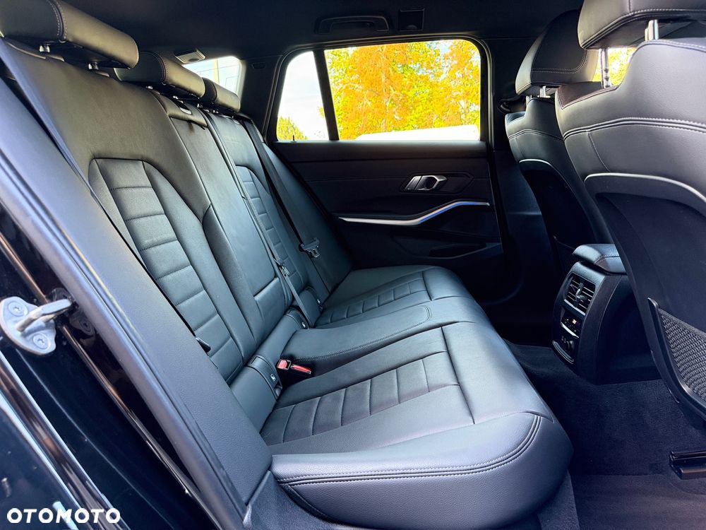 BMW Seria 3 320i Edition M Sport Shadow - 16
