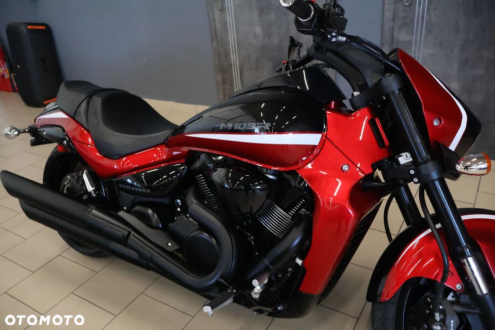 Suzuki Intruder - 16