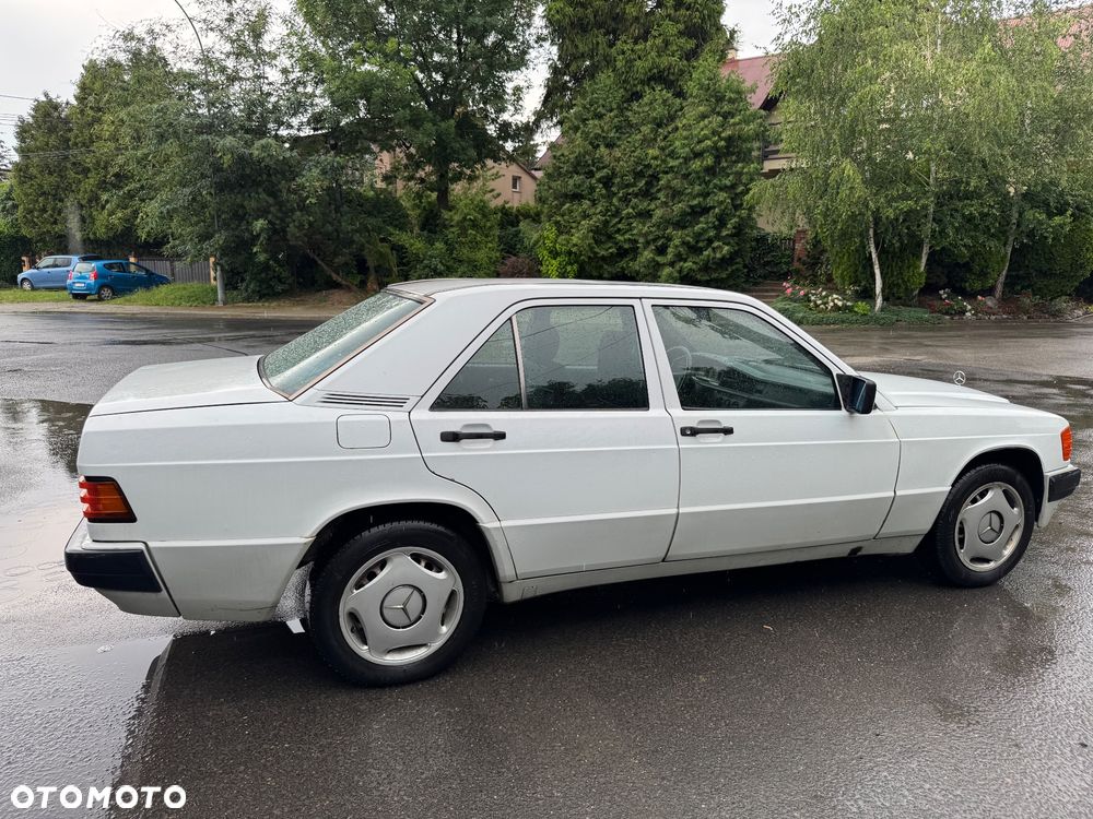 Mercedes-Benz W201 (190) - 9