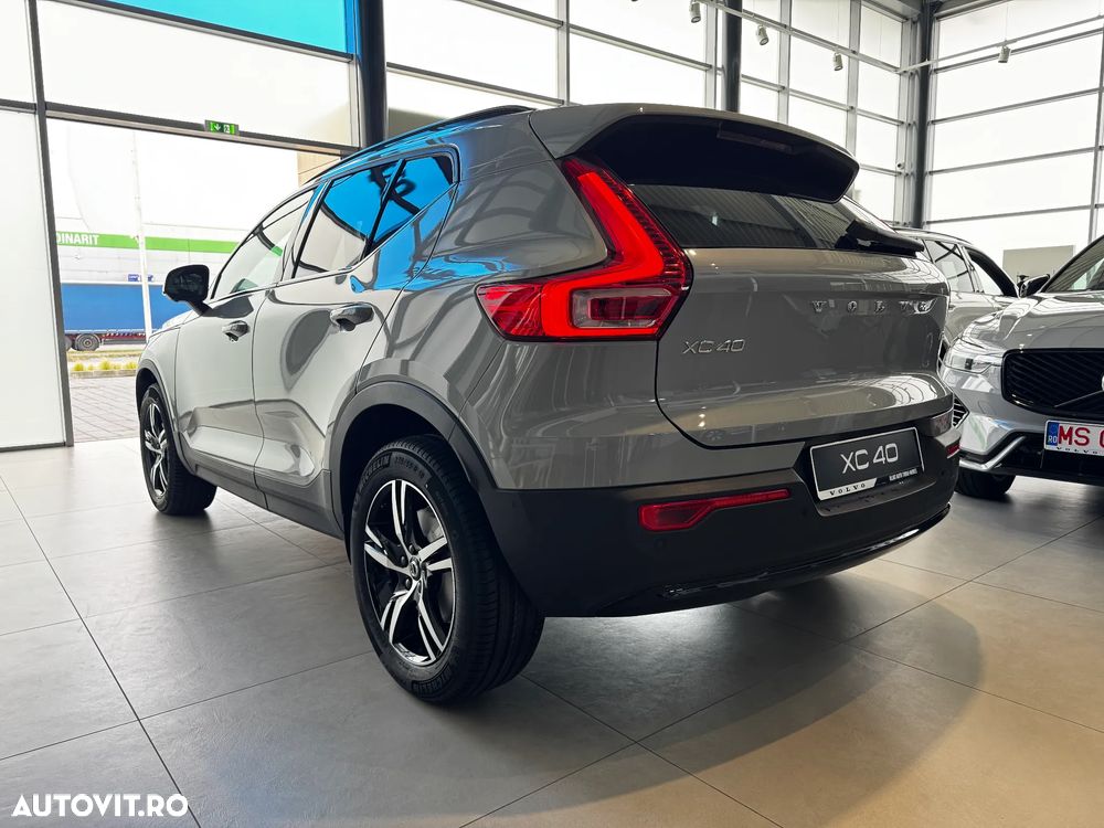 Volvo XC 40 B3 AT FWD MHEV Plus Dark - 7