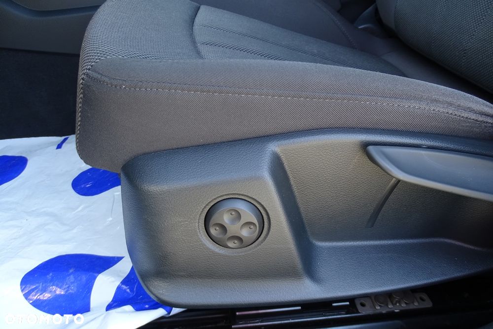 Audi A4 Avant 40 TFSI quattro S tronic advanced - 19