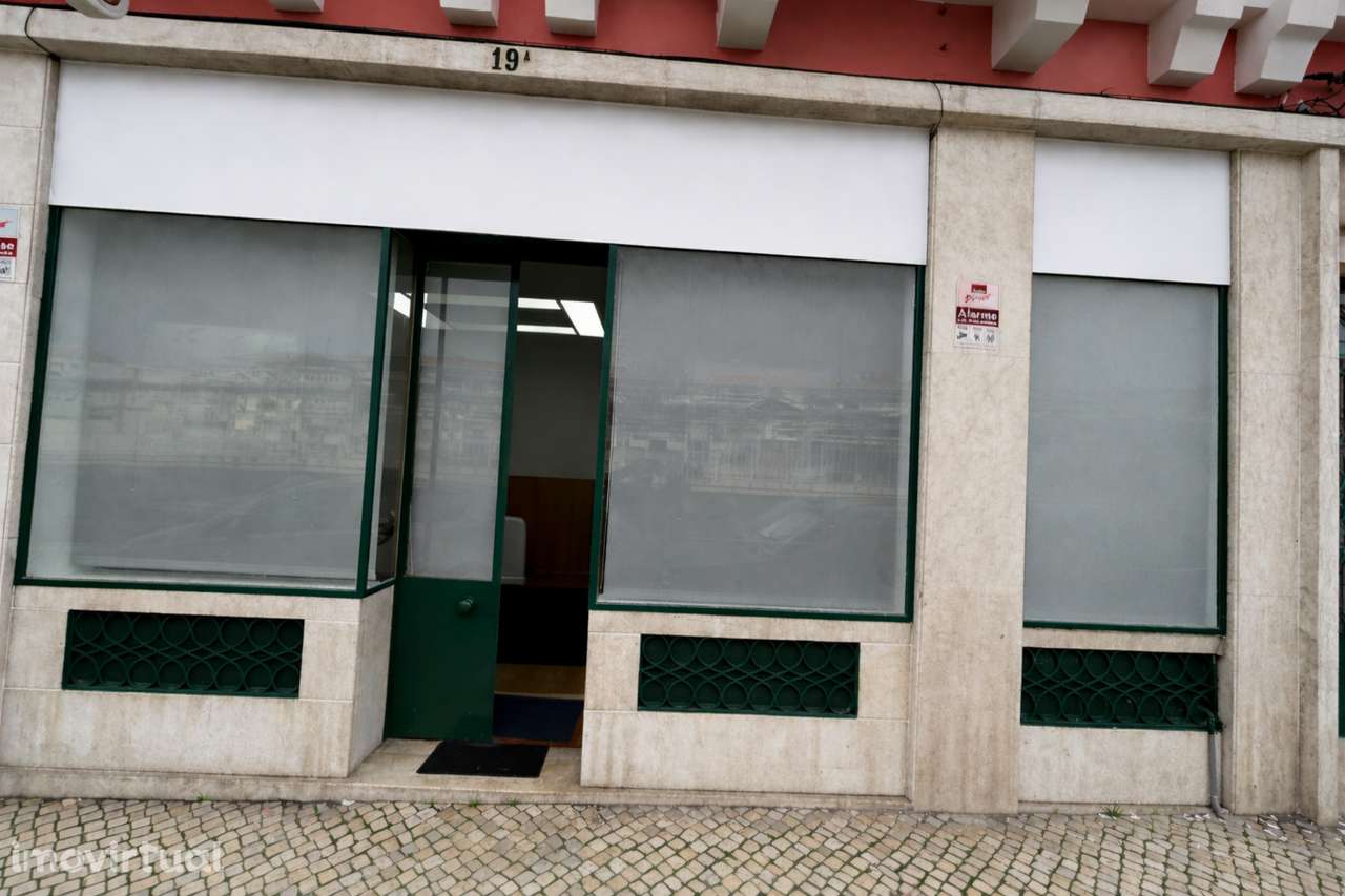 Loja Premium no Areeiro | Excelente Visibilidade | 78m² Pronta a Usar - Grande imagem: 2/11