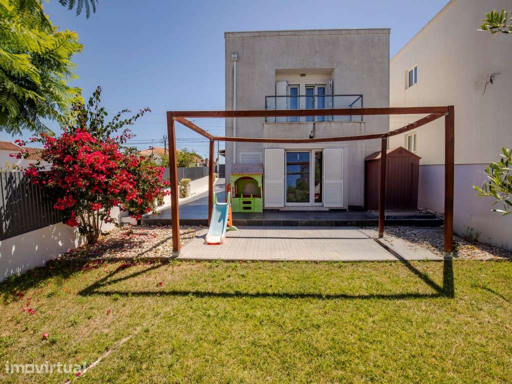 Moradia T4 Isolada Remodelada em Castelo | Conforto, Modernidade e ... - Grande imagem: 2/40
