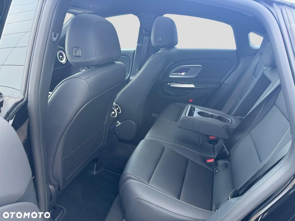 Mercedes-Benz CLA - 32