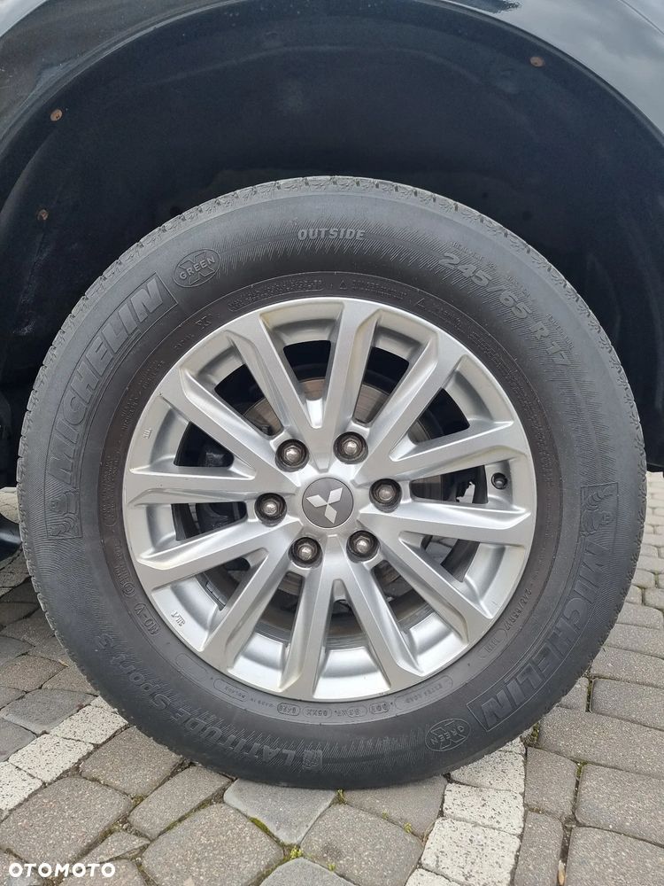 Mitsubishi L200 2.4 d DC Intense + - 12