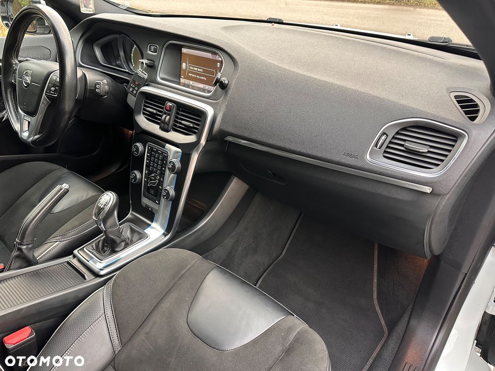 Volvo V40 D2 R Design - 19