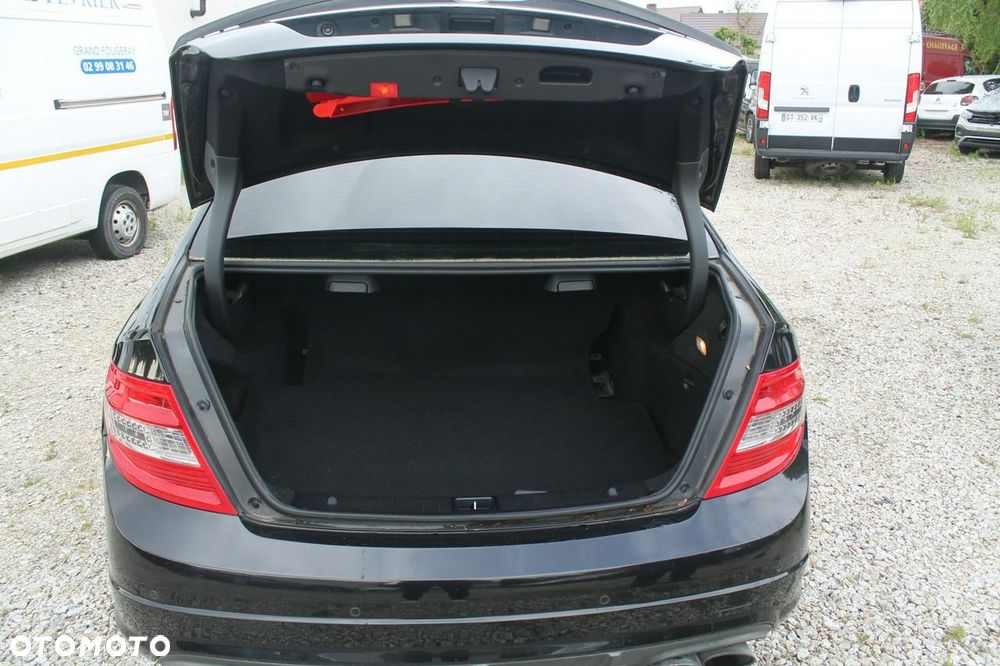Mercedes-Benz Klasa C 63 AMG - 14