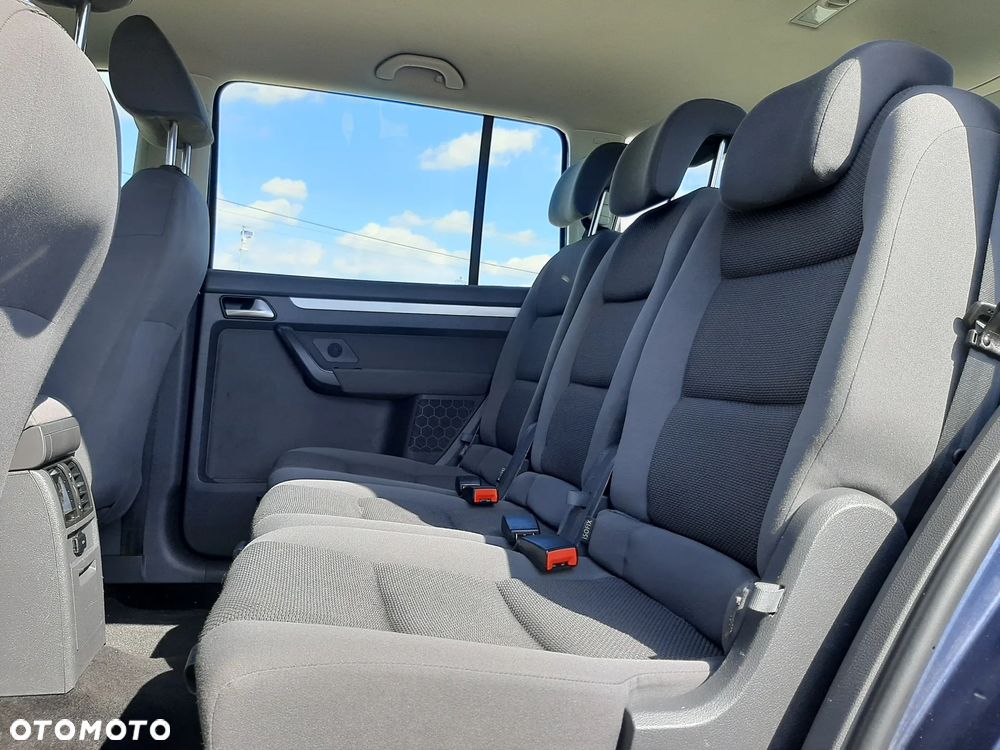 Volkswagen Touran - 10