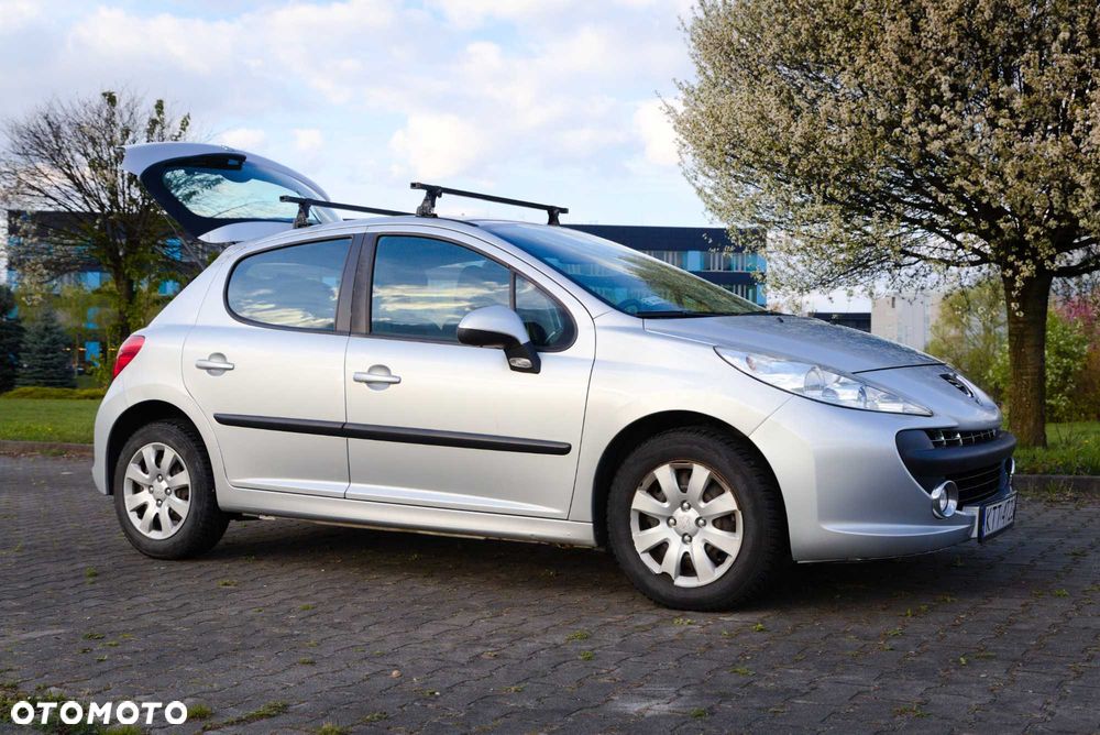 Peugeot 207 - 1
