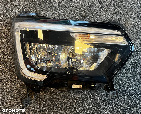 LAMPA RENAULT MASTER 4 IV LED PRAWA PRZÓD PRZEDNIA