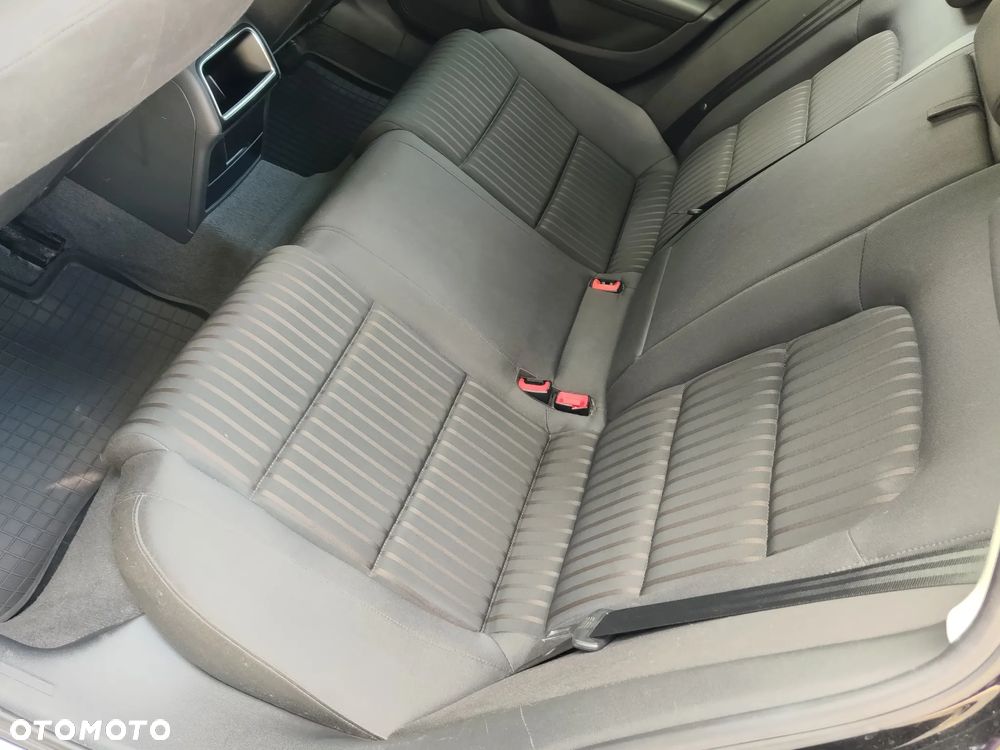 Audi A4 Avant 2.0 TDI - 9