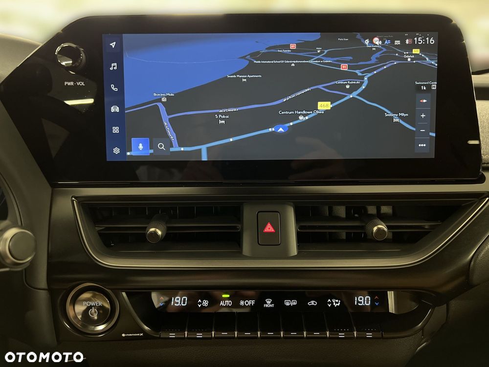 Lexus UX - 26