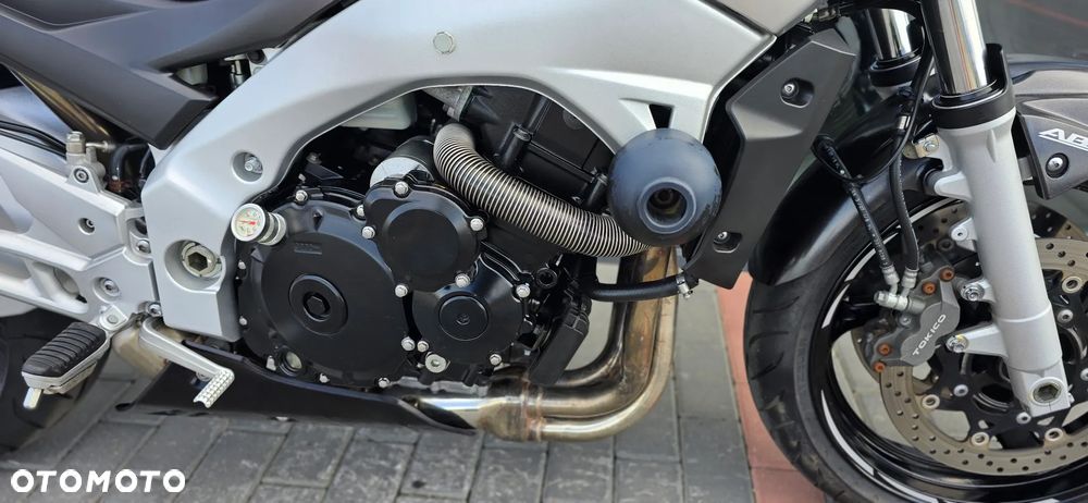 Suzuki GSR - 10