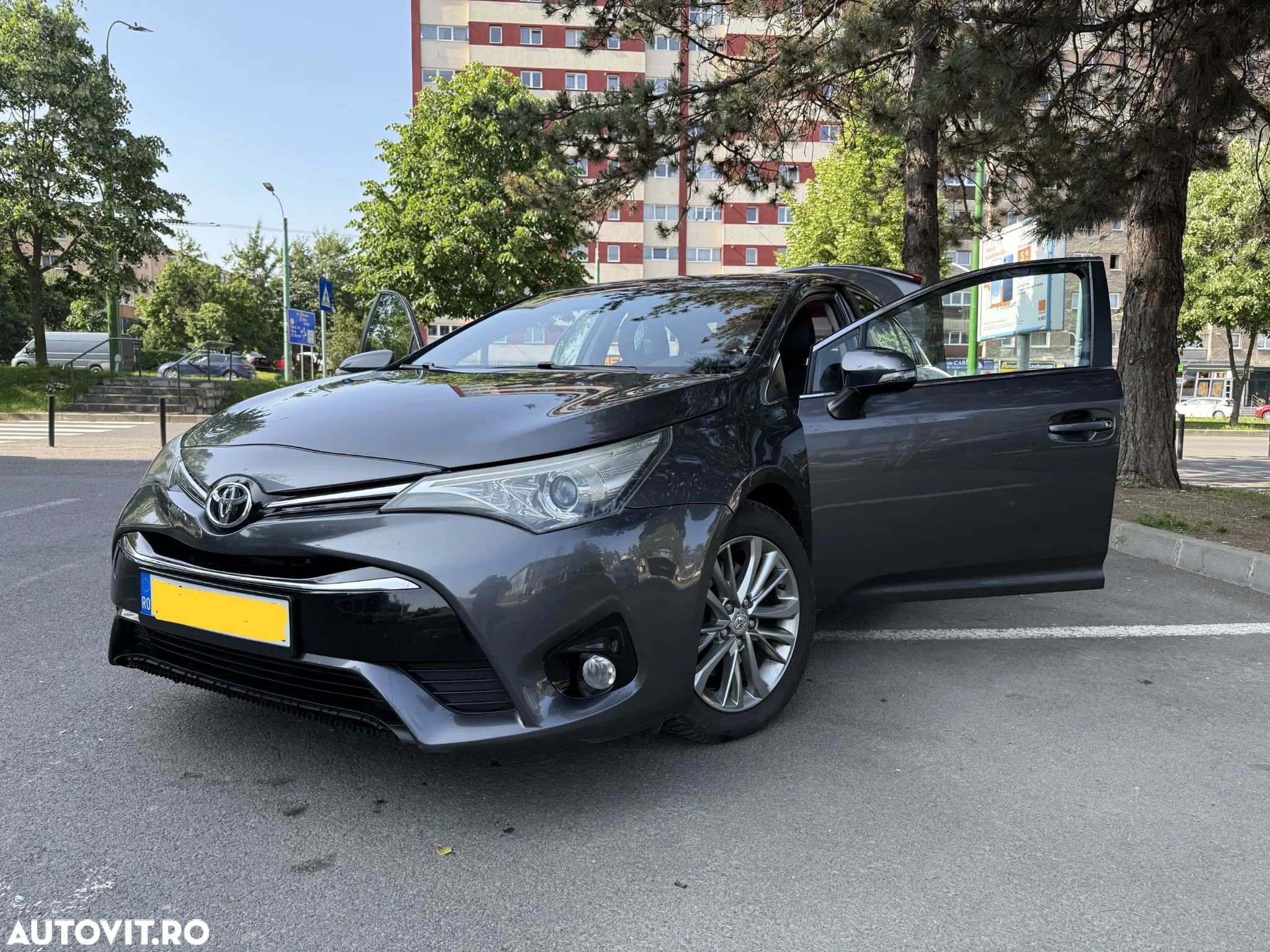Toyota Avensis 2.0 D-4D Executive - 1