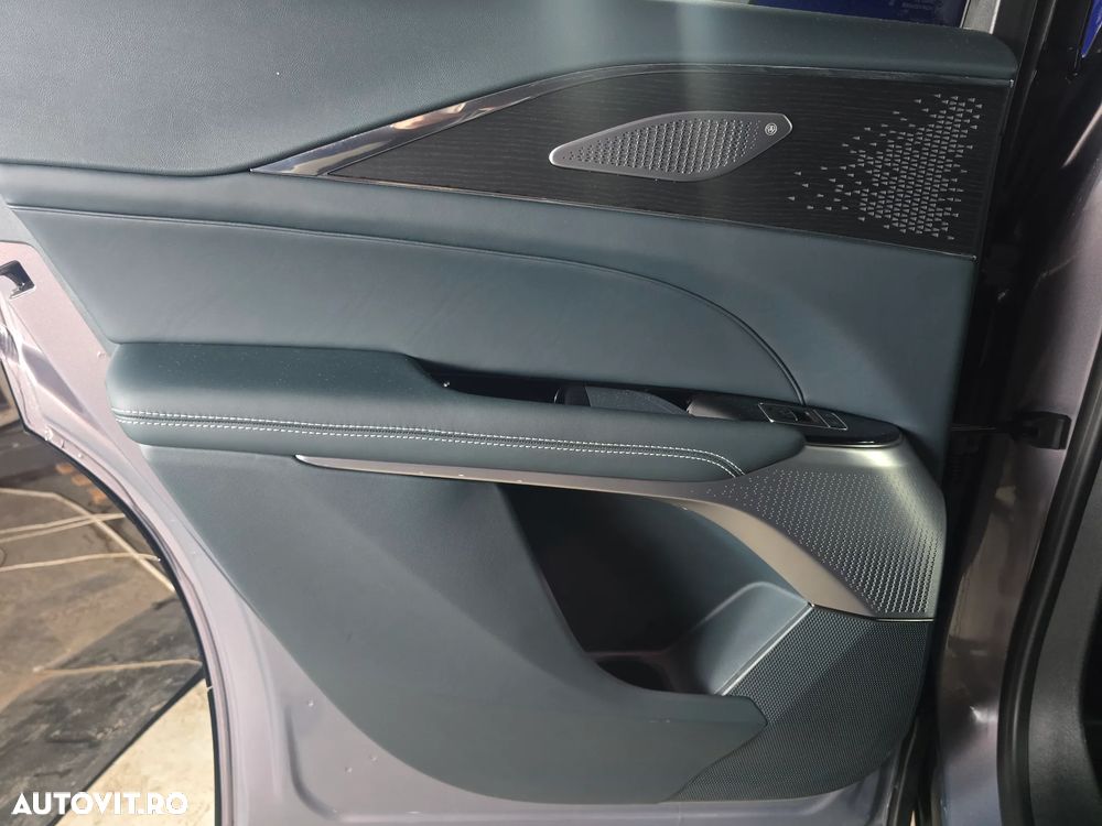 Cadillac Lyriq Sport - 23