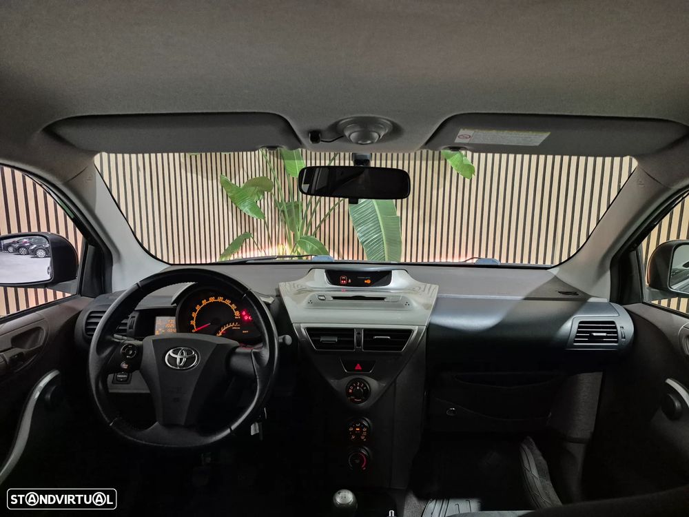 Toyota iQ 1.0 VVT-i - 7