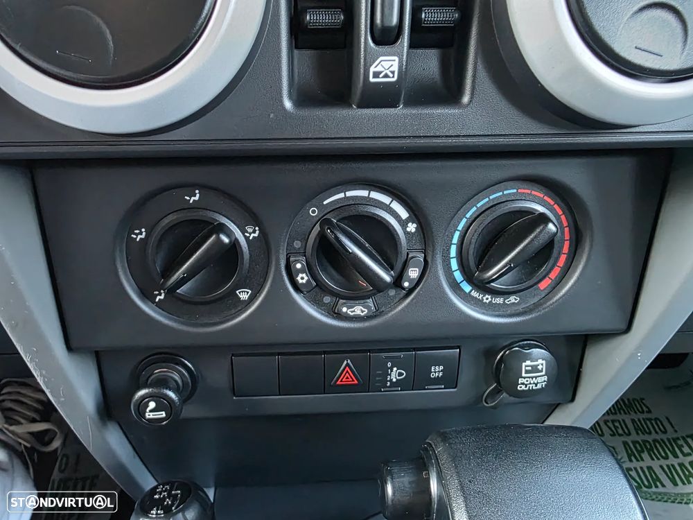 Jeep Wrangler Unlimited 2.8 CRD ATX Sahara - 23