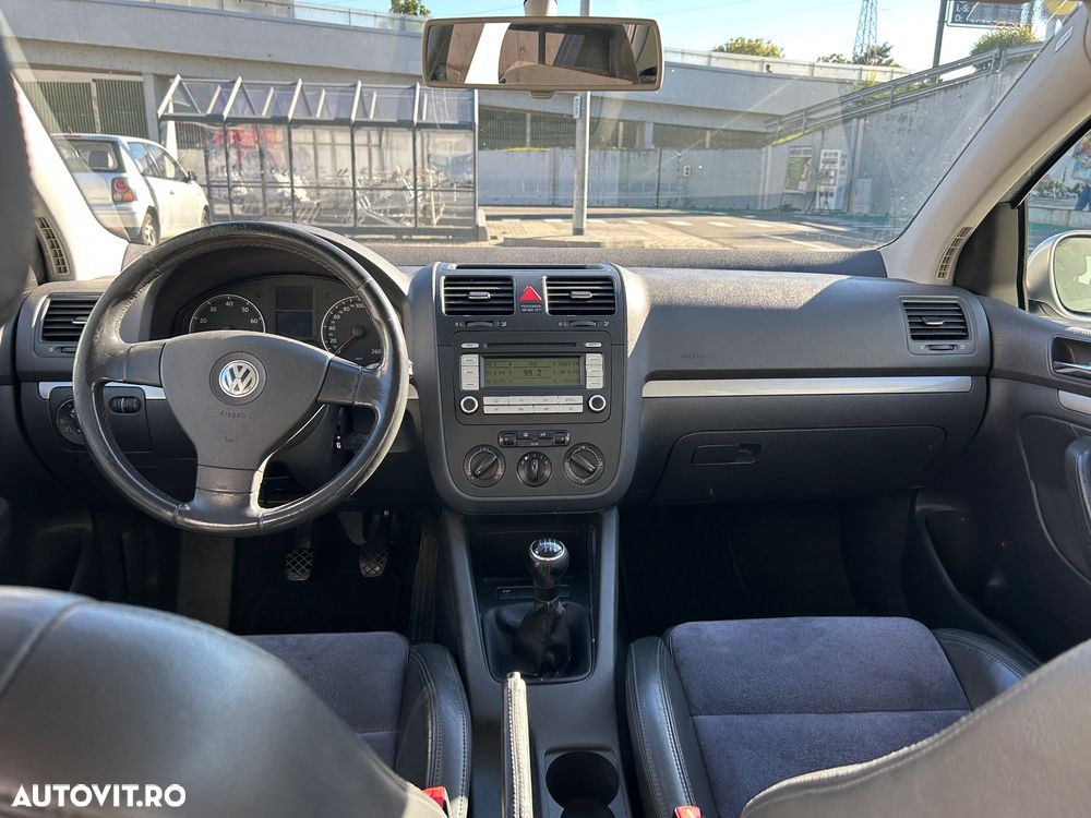 Volkswagen Golf 1.6 FSI Sportline - 17